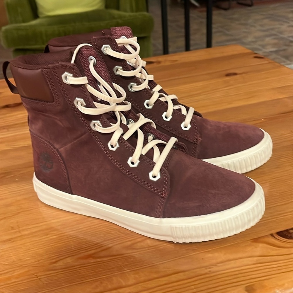 Timberland Women’s Skyla Bay size 6 Burgundy Suede Sneaker Boot
